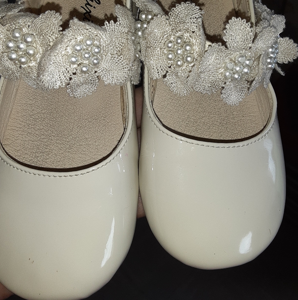 Girls shoes